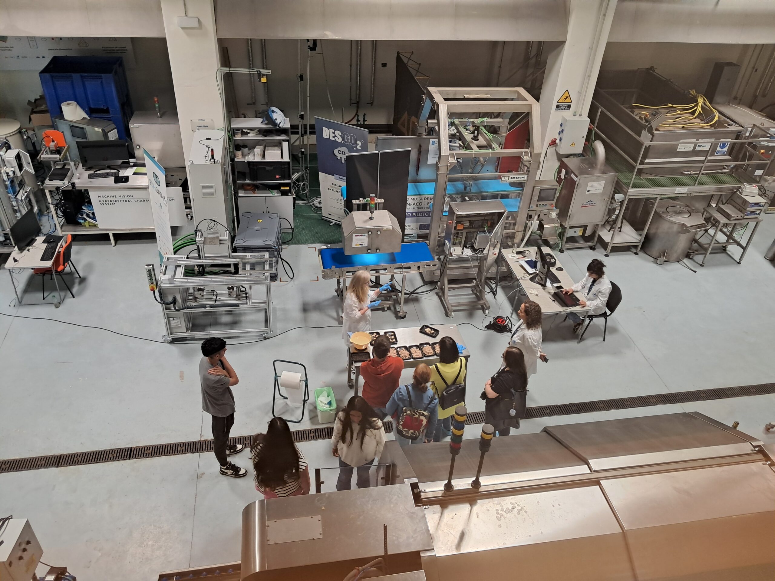 El ciclo Industrias Alimentarias del IES O Ribeiro – Ribadavia conoce HIPERQVO en su visita a ANFACO_CECOPESCA