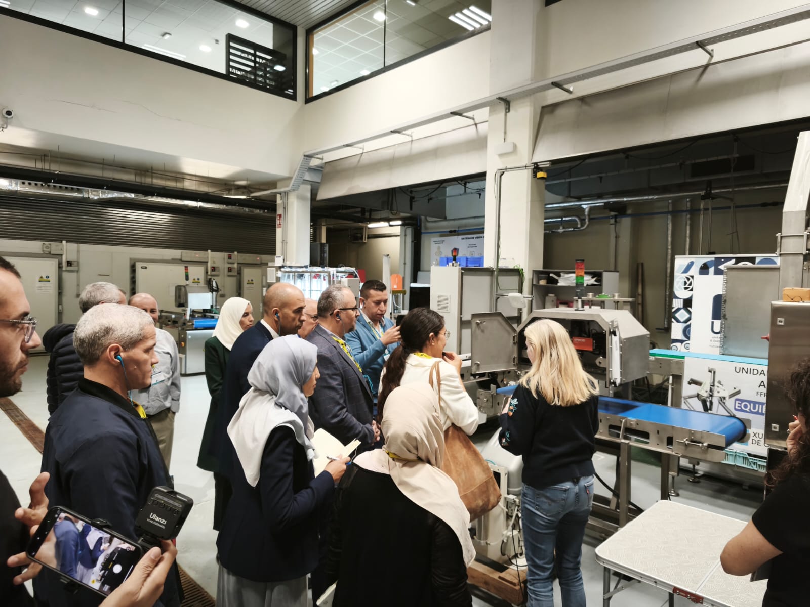 Una delegación de Argelia toma contacto con el proyecto HIPERQVO en el marco de un servicio técnico